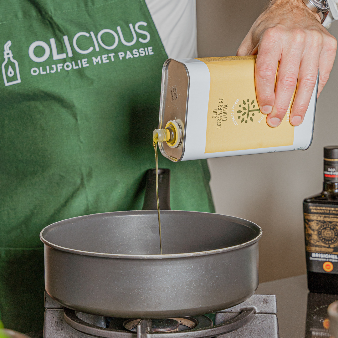 Bakolijfolie uit blik in pan